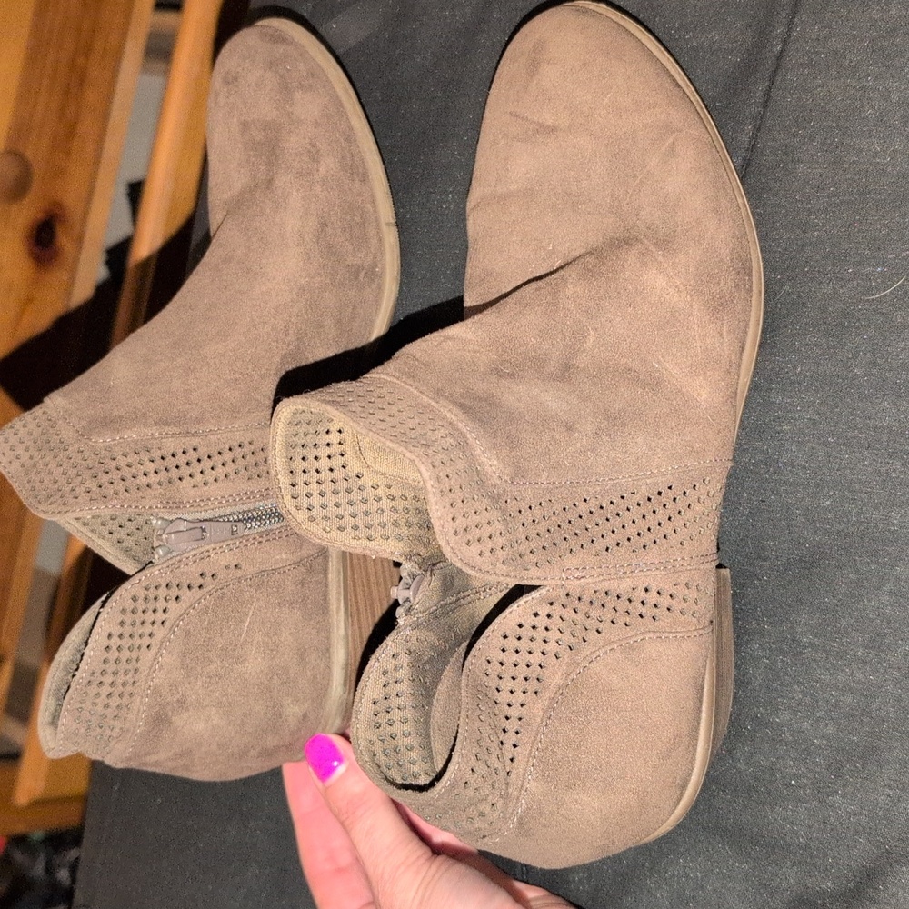 Old Navy size 10 ankle booties